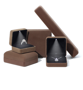 Nhà sản xuất bán sỉ high-end vuông đèn LED Nhung hộp đồ trang sức cho Nhẫn dây chuyền mặt dây chuyền vòng tay Bao bì hộp - Product Image 5