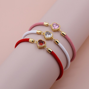 สร้อยข้อมือเชือกป่านสีแดงพร้อมจี้คริสตัลรูปหัวใจชุบทอง เครื่องประดับของขวัญสุดโรแมนติกสำหรับผู้หญิง - Product Image 3