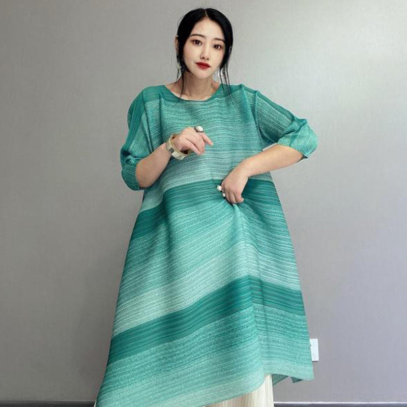 มีสีเขียวขุ่น