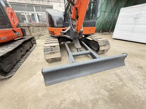 Excavatrice Hitachi 55 d'occasion de haute qualité, avec lame de bulldozer et cabine climatisée, prête à travailler - Product Image 5