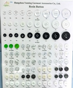 China Knopfhersteller Benutzerdefiniertes Logo Mantel Hemd Knöpfe Näh Zubehör Polyesterharz Kunststoff Knopf für Kleidung - Product Image 3