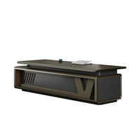 Bureau de direction en forme de L avec armoire de rangement latérale intégrée et panneau d'accentuation en bois pour mobilier de bureau de direction