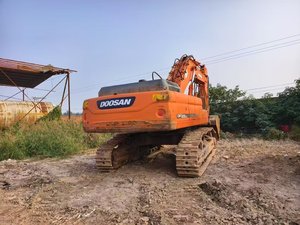 รถขุดดิน Doosan DX500LC มือสอง ขนาด 50 ตัน เครื่องจักรก่อสร้าง รถขุดไฮดรอลิกแบบตีนตะขาบ DX500 มือสองสำหรับขาย - Product Image 1