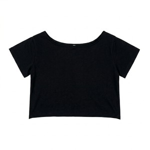Nom du produit : T-shirt court noir à col bateau  Noms alternatifs : T-shirt court noir à col large pour femme, coupe ajustée, style crop top - Product Image 1