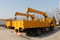 Grue hydraulique japonaise de taille moyenne montée sur camion avec flèche télescopique 6,3T ou 8T – Grue sur camion plateau
