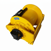 Une variété de treuils hydrauliques de différentes capacités est utilisée pour le levage de navires et les opérations de grue/tracteur. Fabriqué en acier.