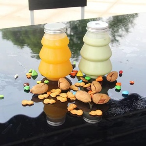 Botella Transparente de Plástico PET de Alta Gama de 500 ml y 16 oz con Forma de Muñeco de Nieve Navideño y Tapa de Aluminio para Envasar Jugos, Leche, Té y Dulces - Product Image 4
