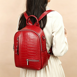 <span class=keywords><strong>Sac</strong></span> à <span class=keywords><strong>dos</strong></span> pour <span class=keywords><strong>femme</strong></span> en cuir rouge multi-poches, idéal pour les loisirs, les activités de plein air et le travail, avec échantillons gratuits et support OEM/ODM - Product Image 2