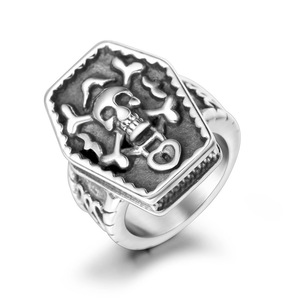 แหวนเหล็กไทเทเนียมลายหัวกะโหลกโจรสลัดสำหรับผู้ชาย เครื่องประดับฮาโลวีน แหวนแฟชั่นฮิปฮอปทันสมัยพร้อมดีไซน์โครงกระดูก - Product Image 5