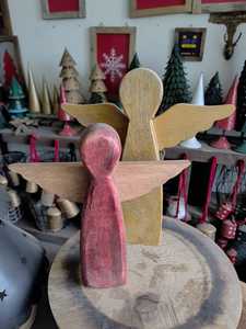 Figurine d'ange en bois sculptée à la main, décoration de Noël en bois naturel, jouet artisanal sur pied - Product Image 1