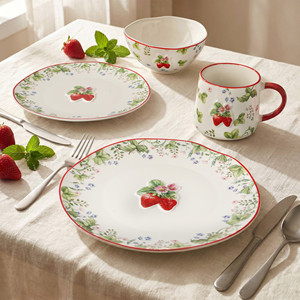 Service de table en céramique 3D gaufré fraise, 16 pièces, en porcelaine peinte à la main, assiettes, bols et tasses pour les fêtes estivales - Product Image 1