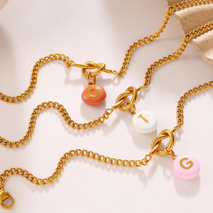Pulsera de moda con nudo y dije de letra, chapada en oro de 18 quilates, de acero inoxidable para mujer - Product Image 2
