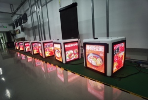 หน้าจอ LED แสดงผล GPS 4G แบบสามด้านสำหรับกล่องส่งอาหาร <span class=keywords><strong>โฆษณา</strong></span>บนมอเตอร์ไซค์ - Product Image 1