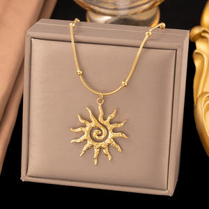 Nouveau style Collier pendentif soleil avec perles en céramique et chaîne à maillons, ensemble de bijoux de luxe léger, de niche, haut de gamme et sophistiqué, idéal comme cadeau - Product Image 4