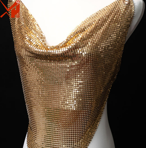 Top en maille à paillettes dorées métalliques de luxe - Mode événementielle et de podium pour femmes, tenues de spectacle - Product Image 3