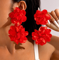 Pendientes de tela fresca con flores grandes y coloridas, cuentas de arroz dulce y borlas largas con diseño de hoja para mujer
