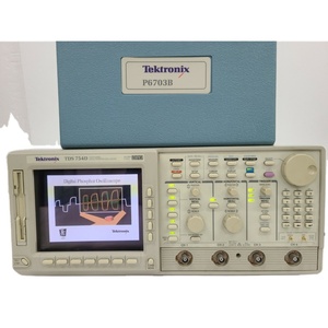 Osciloscopio Digital Tektronix TDS754D 500MHz 2GS/s 4 Canales, Opcional: 2C, 4C-con P6703B - Product Image 2