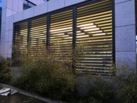 Panneau de clôture en aluminium à persiennes horizontales décoratives modernes OEM, clôture de sécurité en aluminium, persiennes extérieures en aluminium
