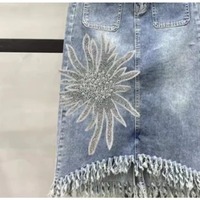 Rok Midi Denim Katun Berhias Rhinestone Floral Musim Semi 2026, Model Barat Chic Pinggang Tinggi dengan Rumbai di Bagian Bawah