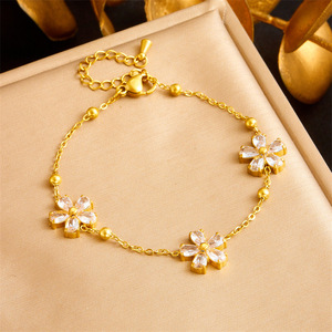 Nuevo Set de Joyería de <span class=keywords><strong>3</strong></span> Piezas de Acero Inoxidable con Flores y Diamantes Transparentes: Collar, Pendientes y Pulsera - Product Image 3
