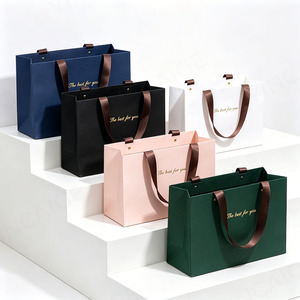Sacs Cadeaux en Papier Personnalisés de Luxe à Faible MOQ avec Poignée en Ruban pour <span class=keywords><strong>Emballage</strong></span> de Vêtements et Chaussures de Marque - Product Image 1