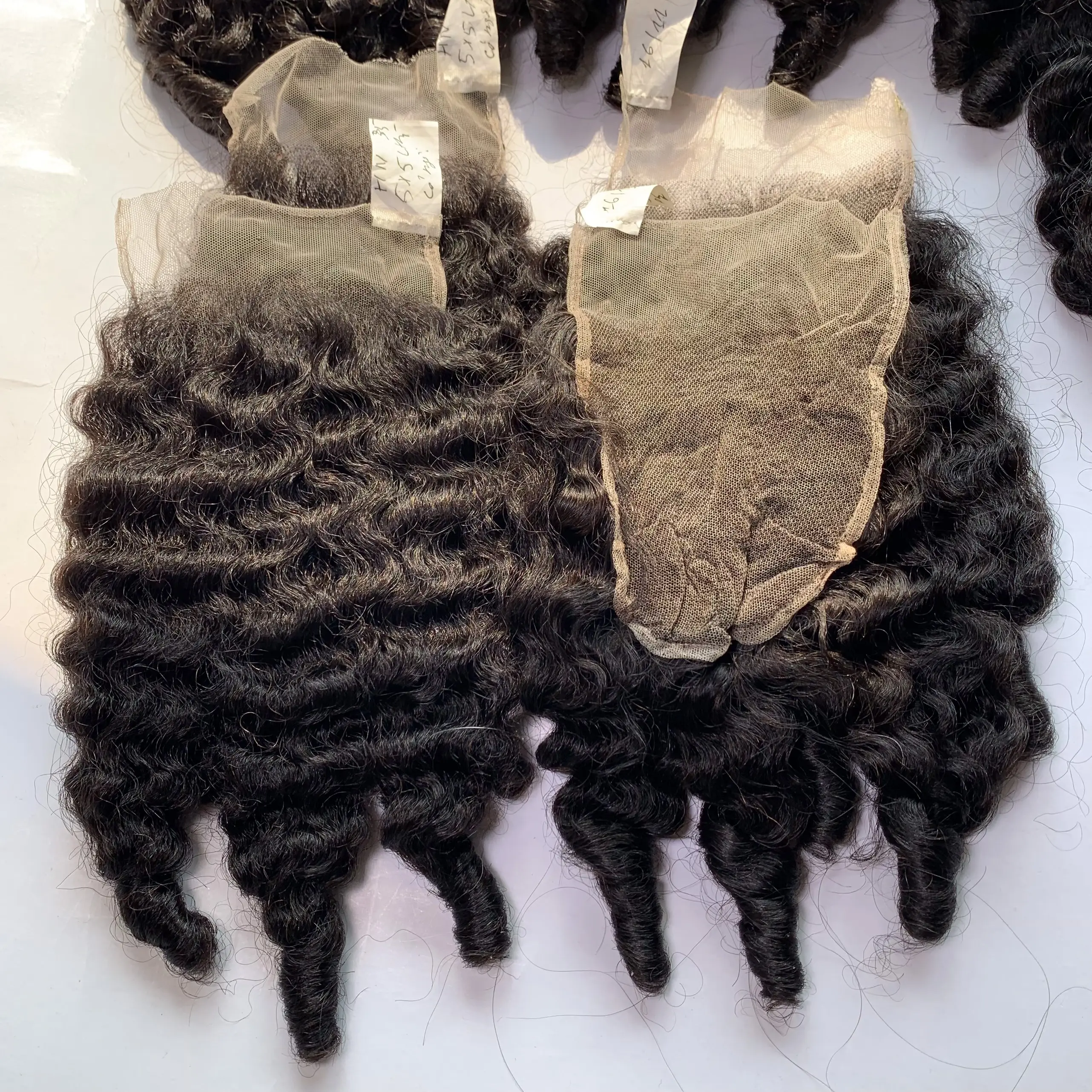 Maschinen-Schuss burmesische Funmi lockige natürliche Farbe Haarverlängerungen Großhandel natives Haar Schönheit und Körperpflege