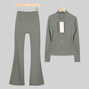 Ensemble 2 pièces <span class=keywords><strong>Lulus</strong></span> Signature : Veste dorée et pantalon évasé, couleur unie, respirant, très élastique, flatteur pour la silhouette, longueur complète, pour femme - Product Image 4