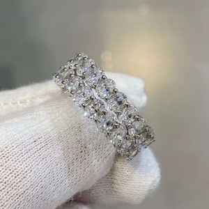 Bague de mariage en or blanc 18 carats avec diamant de laboratoire taille ovale - Product Image 5