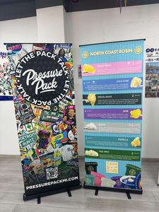 Portable Indoor/Outdoor <strong>Roll</strong>-<strong>Up</strong> Display <strong>Stand</strong> with Wide Base for Advertising Promotion Printed <strong>Horizontal</strong> <strong>Roll</strong>-<strong>Up</strong> for Display
