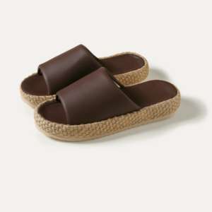 Nouvelles pantoufles d'été 2025 en PU pour femmes, à bout ouvert, design plat, semelle extérieure en TPR, vente en gros, modèle tendance pour l'été - Product Image 1