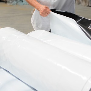 Silo agricole en plastique polyéthylène noir <span class=keywords><strong>sur</strong></span> blanc de 5mil 6mil rouleaux de bâche d'ensilage pour le stockage de l'<span class=keywords><strong>herbe</strong></span>, du foin et du maïs. - Product Image 3