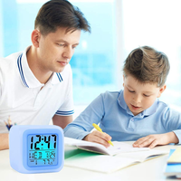 7-Farben Wechselnder Kreativer Elektronischer Digitaler Würfel Schreibtisch-Wecker mit Temperaturanzeige Modernes Design-Geschenk für Mädchen & Jungen