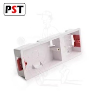 Boîtier d'interrupteur 1+2 gang 35 mm de profondeur en ABS/PVC avec indice de protection IP54 et norme BS5733