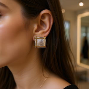 Orecchini a Perno Quadrati Dorati da Donna, Placcati in Oro 18K con Cristalli e Strass, Gioielli Geometrici alla Moda per Feste - Product Image 2