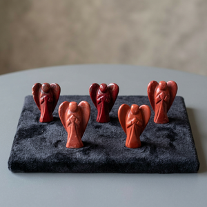 Figurines d'anges sculptées à la main en pierre de jaspe rouge, décoration métaphysique pour la maison, artisanat, lot de cinq - Product Image 1