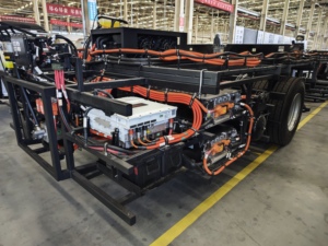 Châssis de bus électrique TENGLONG 12m à plancher bas, plateforme EV avec essieu électrique intégré et suspension pneumatique pour le transport urbain - Product Image 3