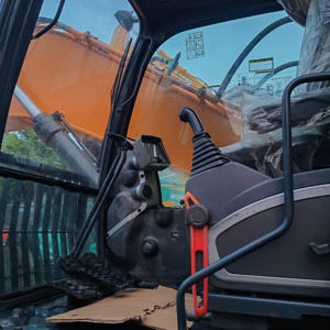 Excavatrice Hyundai 220LC d'occasion, hydraulique d'origine, faible nombre d'heures, chenilles, équipement de construction lourd pour les projets - Product Image 4