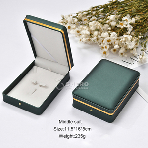 Boîte à bijoux durable en cuir PU vert avec bordure dorée, personnalisable pour les commandes en gros de bijoux - Product Image 4