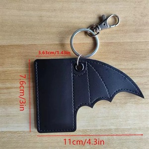 Porte-baume à lèvres gothique en cuir PU, design aile noire, accessoire élégant de style punk pour homme, porte-clés - Product Image 4