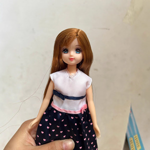 ตุ๊กตา PVC นุ่มแบบชุดใหญ่ ลิเจีย ครบชุด พร้อมที่คาดผมหลากสี เสื้อผ้า รองเท้า-แบบยูนิเซ็กซ์ สเกล 1:3 - Product Image 3