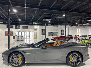 Autos Usados en Venta: T 2017-2023, 2 Puertas, Convertible, Color Oscuro, Tracción Trasera, Asientos de Cuero, Techo Corredizo de Aluminio - Product Image 5