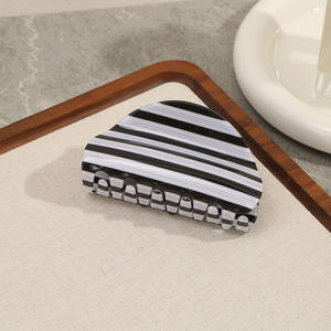 Pince à cheveux en plastique acrylique à rayures de couleur bonbon, style classique, grande taille, personnalisable, pour filles, design simple et élégant - Product Image 6