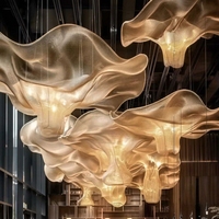 Lustre personnalisé pour hall d'hôtel, grande suspension en verre, lampe suspendue LED moderne de luxe, cluster décalé pour plafond haut, atrium