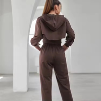 Ensemble de sport pour femme personnalisé en coton 3 pièces, ensemble de jogging, ensemble de survêtement avec veste à capuche courte à coupe brute à manches longues, tenues de sport pour femme