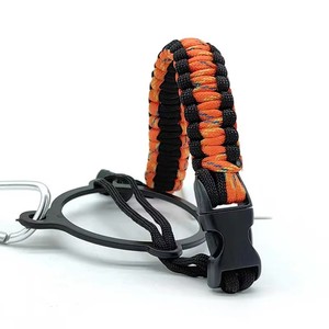 حامل زجاجات واسع الفوهة بحزام يدوي وحبل ملون - Product Image 1