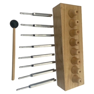 Kit de 8 diapasons en gros avec base en bois résonnante, instrument de thérapie par vibration sonore pour la méditation et le yoga - Product Image 4