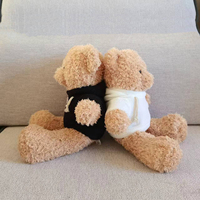Vente en gros d'ours en peluche mignon avec logo personnalisé Chemise noire Remplissage en coton PP Cadeau promotionnel bon marché