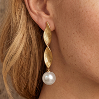 Pendientes de Perlas con Textura Metálica Trenzada de Acero Inoxidable Hipoalergénico CLIORO para Mujer, Joyería Diaria para Fiestas
