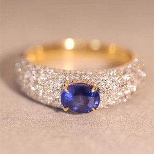 Anello Classico a Quattro Punte con Gemma Blu per Donne, Gioiello Elegante e di Lusso - Product Image 1