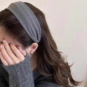 عصابة رأس مخملية منقوشة على الطراز الكوري من JIAXU للنساء 16 إكسسوارات شعر للهدايا والحفلات للاستخدام اليومي الواسع باللون البني - Product Image 4
